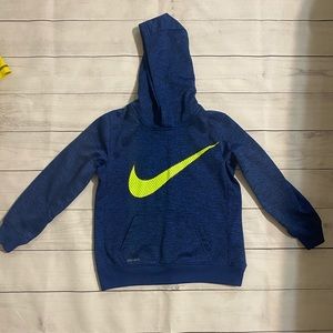 Boys Therma Fleece Nike Pullover Size 6 medium